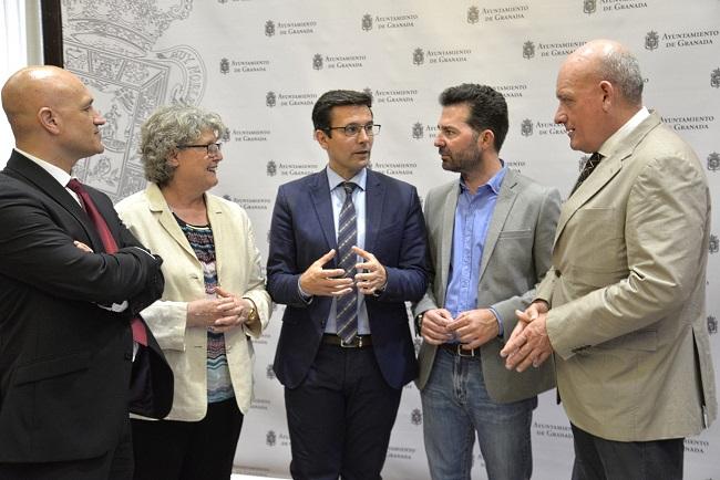 El alcalde de Granada, en una rueda de prensa este lunes sobre el Metro.