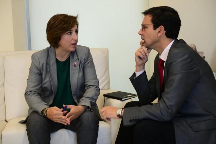 La delegada del Gobierno andaluz y el alcalde, en el encuentro institucional.