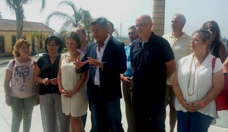 Luis Salvador, junto a miembros del subcomité de Ciudadanos en Granada.