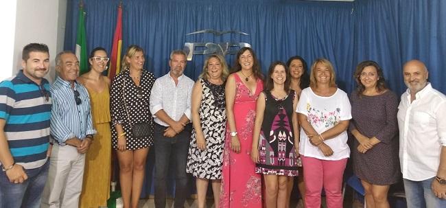 Loles López junto a la alcaldesa de Almuñécar y otros cargos del PP de la provincia. Loles López junto a la alcaldesa de Almuñécar y otros cargos del PP de la provincia.