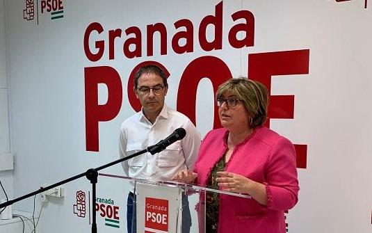 Ana Muñoz en una rueda de prensa con Miguel Ángel Fernández Madrid.