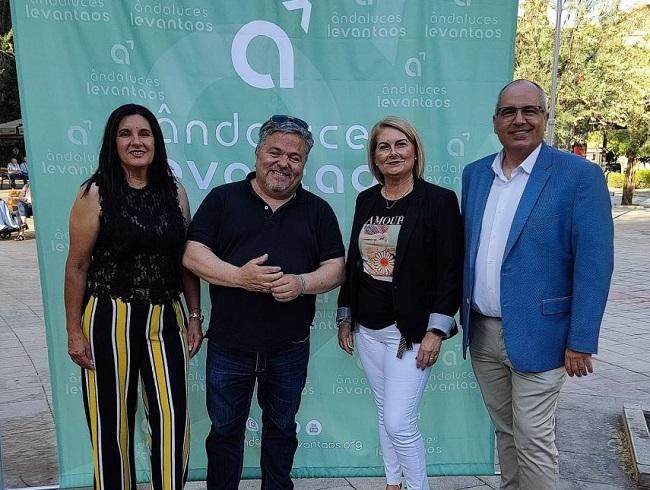 Domingo Funes y David Martín con otras integrantes de Andaluces Levantaos.