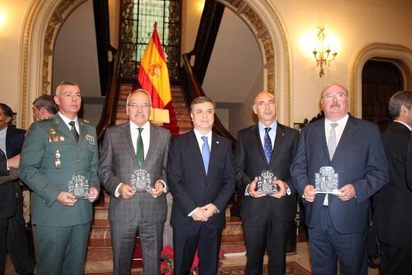 El subdelegado con los premiados este año. El subdelegado con los premiados este año.