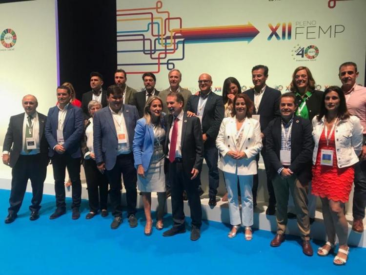Foto de familia de la FEMP. Foto de familia de la FEMP.