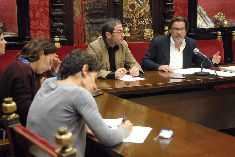 Oliver y Fernández Madrid, en rueda de prensa. Oliver y Fernández Madrid, en rueda de prensa.