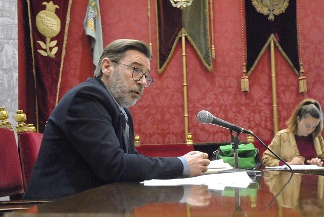 El portavoz del equipo municipal de gobierno de Granada, Baldomero Oliver.
