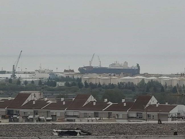 Imagen del barco saudí en el Puerto de Motril.