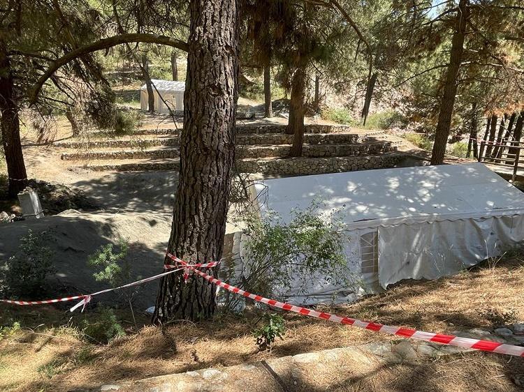 Carpas que protegen los trabajos de exhumación en el Barranco de Víznar.