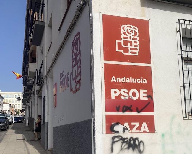 Pintadas en la sede del PSOE.