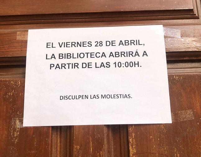 Cartel en la biblioteca de Guadix.