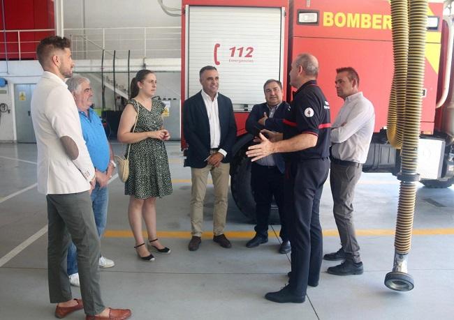 Visita del presidente de la Diputación al Parque de Bomberos de Cádiar.