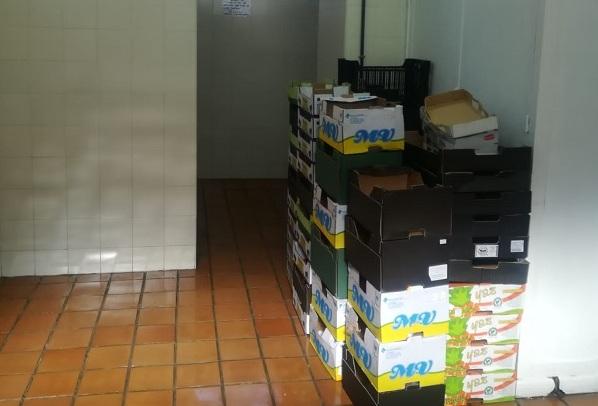 Cajas vacías preparadas para reparto de alimentos Cajas vacías preparadas para reparto de alimentos.