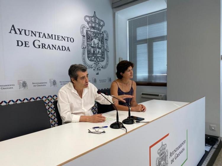 Antonio Cambril y Elisa Cabrerizo, en rueda de prensa.