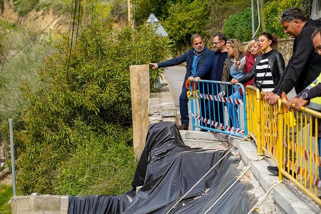 Los socialistas, en su visita al Camino deBeas. 