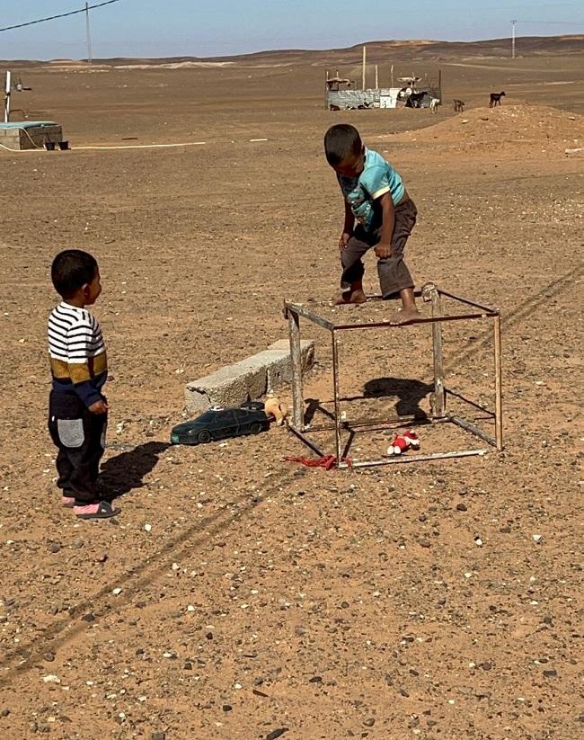 Niños jugando en uno de los campamentos saharauis.