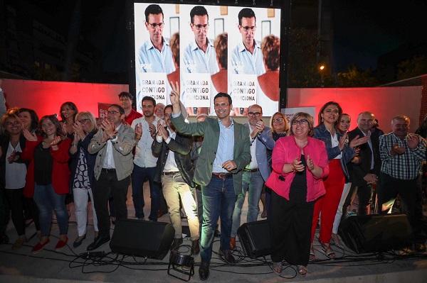 Cuenca con los integrantes de su candidatura. Cuenca con los integrantes de su candidatura.