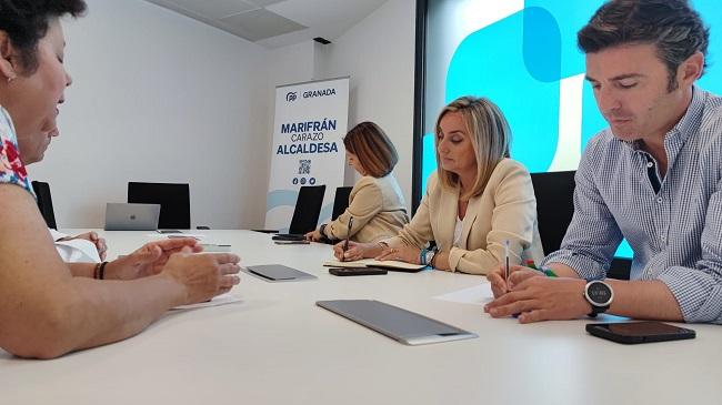 Marifrán Carazo y Jorge Saavedra, con representantes de la plataforma.