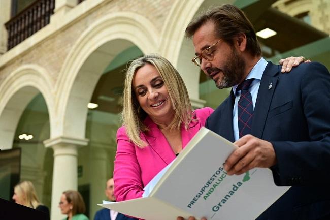 Marifrán Carazo con Antonio Granados, en la la presentación del Presupuesto de la Junta para Granada.