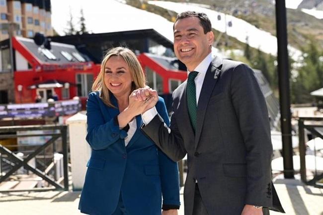 Carazo y Moreno, en el Consejo de Gobierno celebrado en Sierra Nevada en marzo, en el que el presidente de la Junta y del PP lazó la candidatura de la consejera a la Alcaldía de Granada.