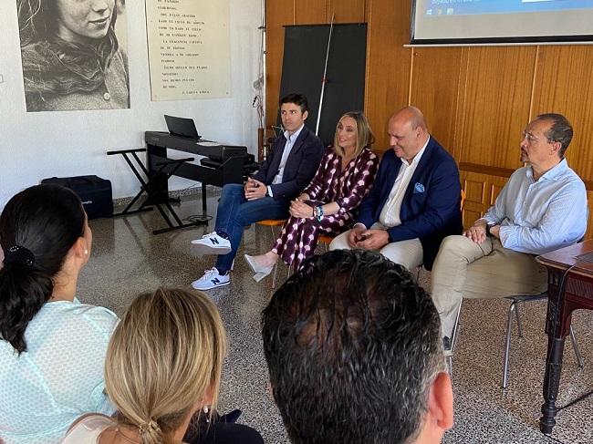 Carazo, este martes, en la reunión con colectivos de educación.