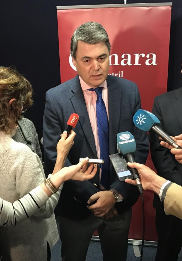 El portavoz parlamentario del PP junto al alcalde de Lújar.