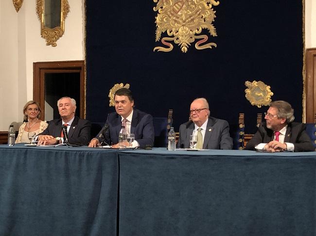 El diputado del PP por Granada, Carlos Rojas, durante la conferencia. El diputado del PP por Granada, Carlos Rojas, durante la conferencia.
