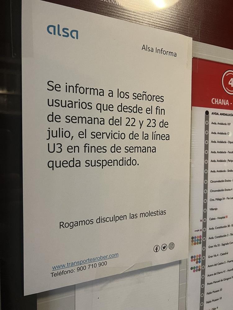 Cartel informando de la supresión del servicio los fines de semana. 