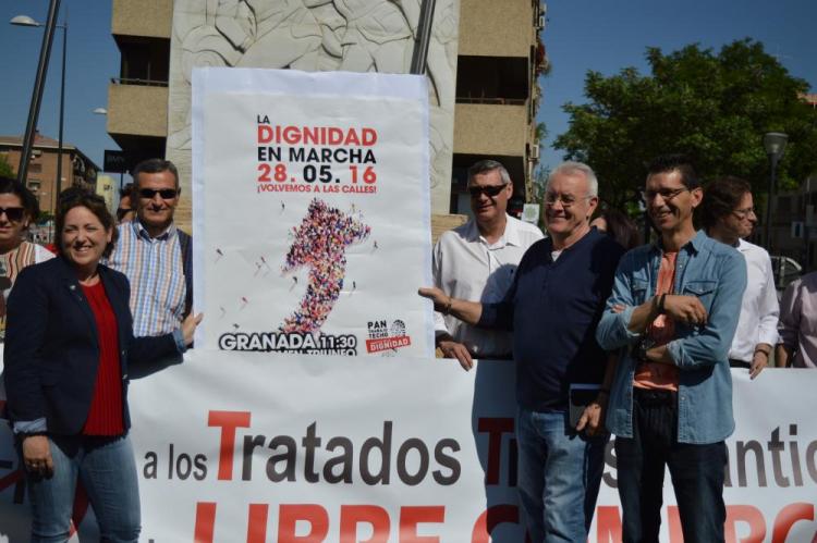 Cayo Lara, con Diego Castillo, María del Carmen Pérez y otros dirigentes de IU.