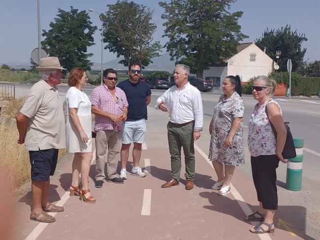 El diputado Villegas conversa con vecinos y vecinas y la diputada de IU