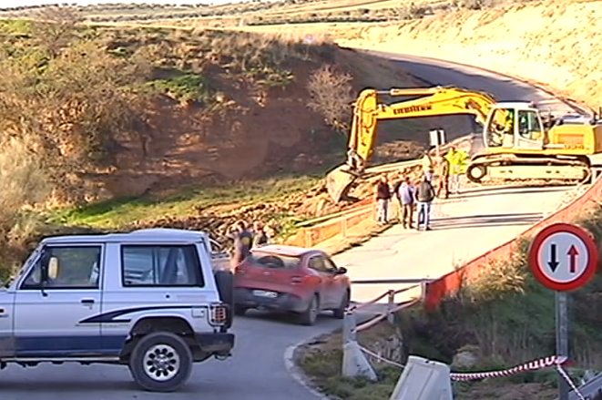 La protesta de un grupo de agricultores paralizó esta semana la obra.