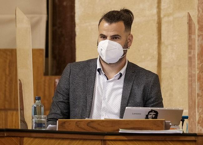 Chus Fernández en el Parlamento.