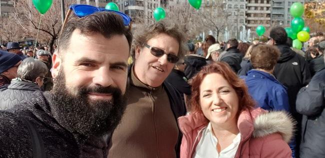 Representantes de IU en una protesta contra la eliminación de la EASP