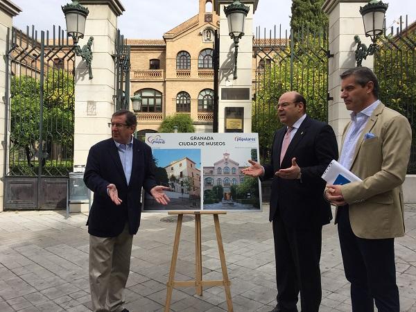 Sebastián Pérez con Luis González y César Díaz.