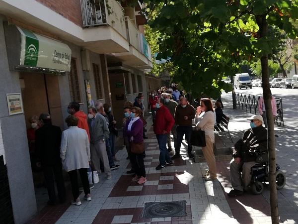 Colas en el centro de salud Manuel de Góngora la pasada semana. Colas en el centro de salud Manuel de Góngora la pasada semana.