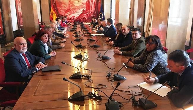 Gregorio Cámara y Elvira Ramón han participado junto a otros diputados socialistas en la reunión.