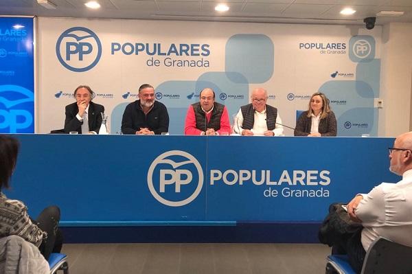 Aguirre ha participado en la Comisión de Sanidad del PP granadino.