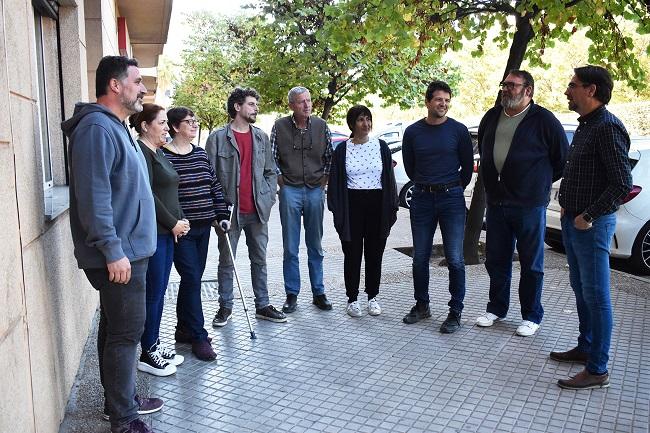 imagen de las y los integrantes de los partidos, IU Granada, Más País Granada, Verdes EQUO Granada, Vamos Granada e Iniciativa del Pueblo Andaluz por Granada.