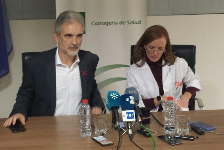 El consejero y la directora gerente del Complejo  Hospitalario.