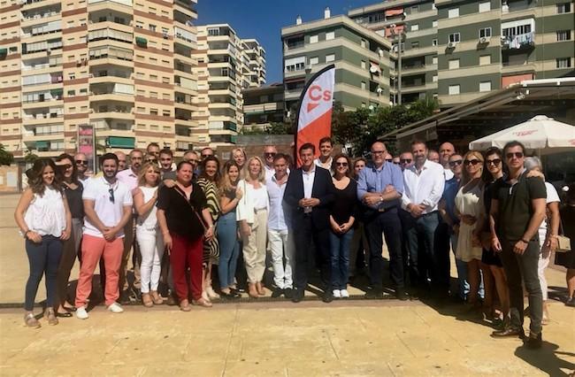 Luis Salvador, junto a afiliados y simpatizantes. Luis Salvador, junto a afiliados y simpatizantes.