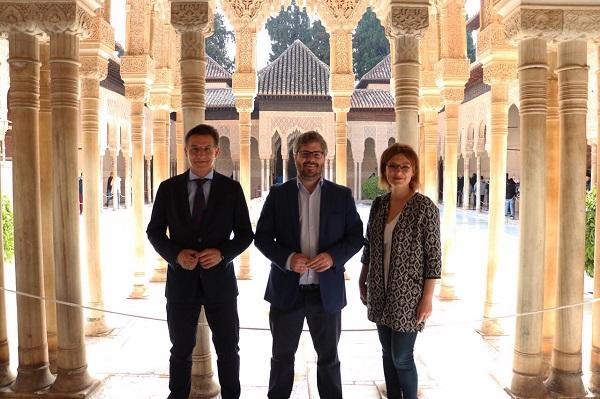 Fran Hervías con Luis Salvador y Mar Sánchez, en la Alhambra.