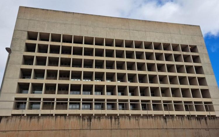 Fondo Caja Fuerte Grande En Un Edificio Está Abierta Y Mirando