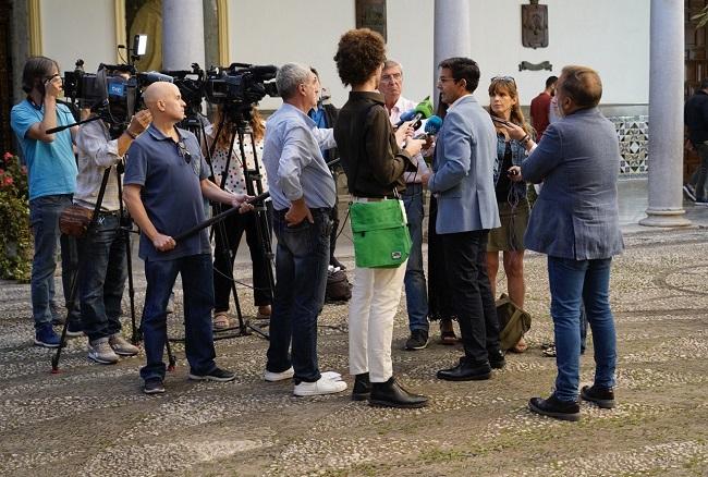 Cuenca, este jueves, atendiendo a los periodistas. 