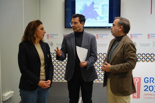 Francisco Cuenca con Raquel Ruz y Jacobo Calvo.