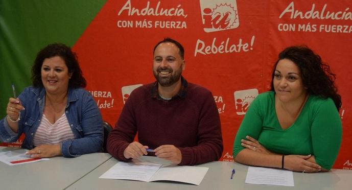 Ediles de IU en Cúllar Vega informan de las becas.