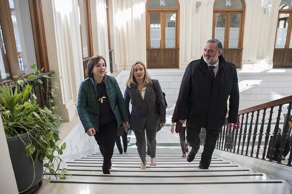 De derecha a izquierda, Pablo García, Marifrán Carazo y Sandra García.