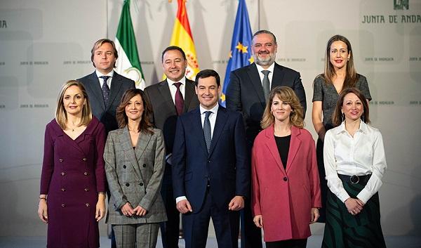 El presidente de la Junta con los delegados provinciales.