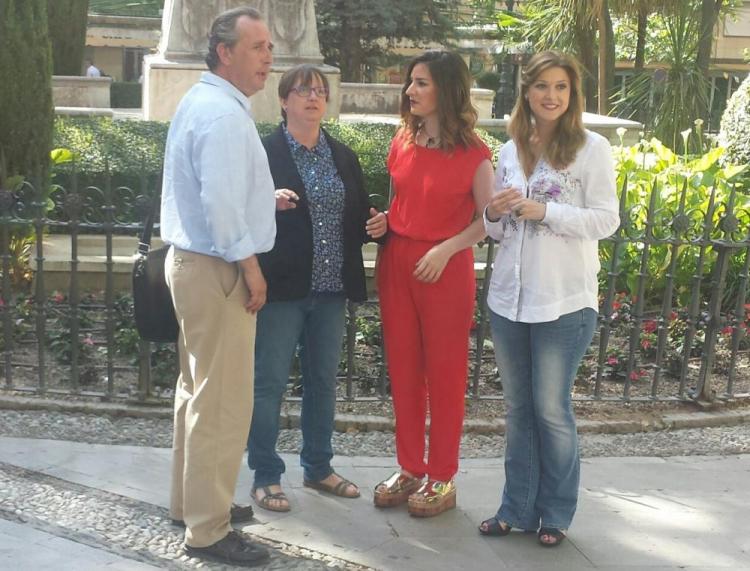 Jesús del Río con Ana Terrón y otras candidatas de Unidos Podemos.