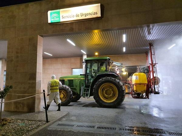 Tareas de desinfección en el servicio de Urgencias de Motril. 