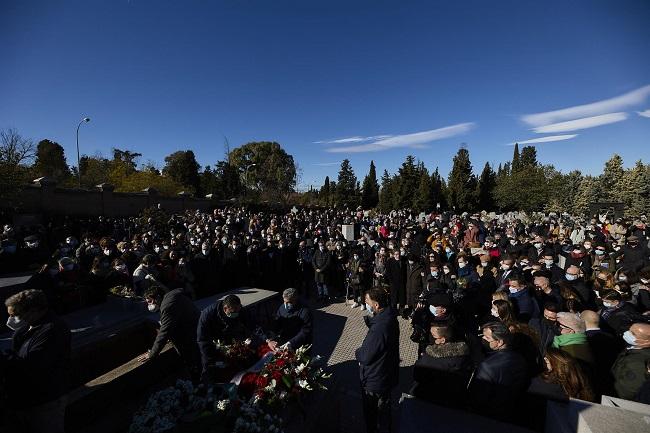 Entierro de la escritora, el pasado 29 de noviembre, en el cementerio civil de Madrid.