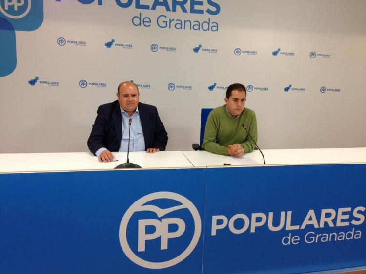 Juan Ramón Jiménez ha comparecido con José Robles. Juan Ramón Jiménez ha comparecido con José Robles.